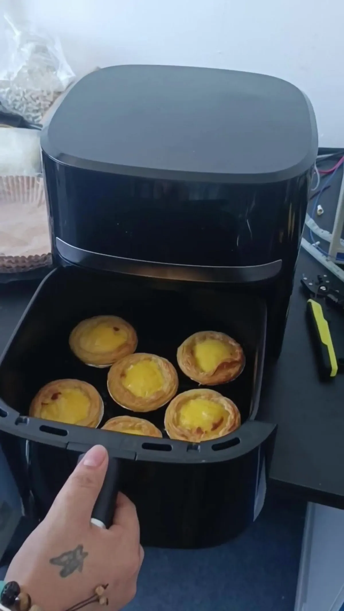 egg tarts baked in the air fryer basket